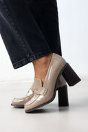 Loafers λουστρίνι με ψηλό τακούνι