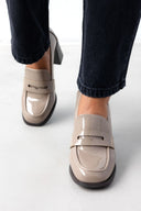 Loafers λουστρίνι με ψηλό τακούνι