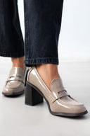 Loafers λουστρίνι με ψηλό τακούνι