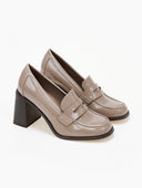 Loafers λουστρίνι με ψηλό τακούνι