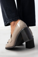 Loafers λουστρίνι με ψηλό τακούνι