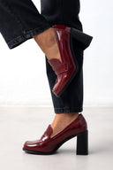 Loafers λουστρίνι με ψηλό τακούνι