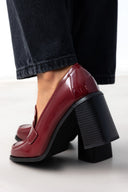 Loafers λουστρίνι με ψηλό τακούνι