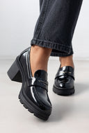 Loafers λουστρίνι με τακούνι
