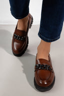 Loafers με αλυσίδα 