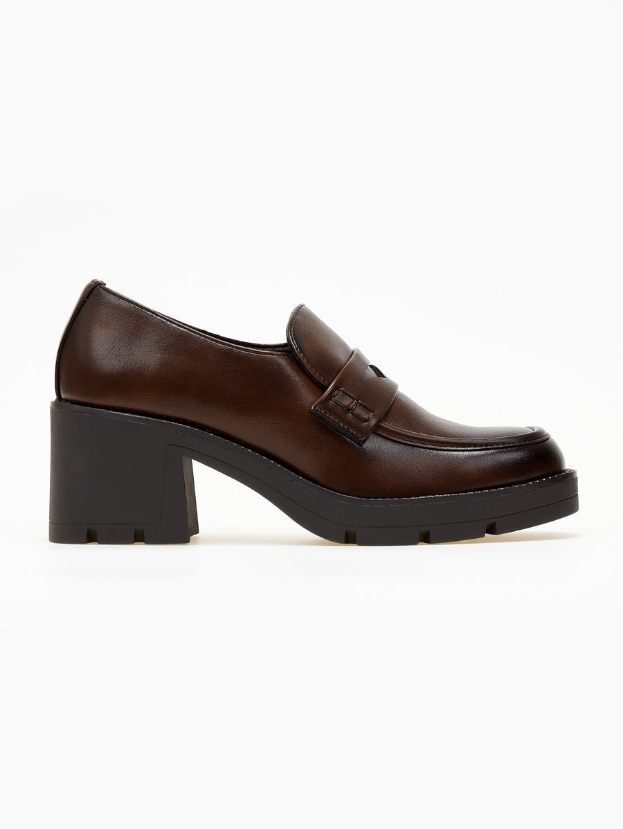 Loafers με τακούνι και strass