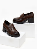 Loafers με τακούνι και strass