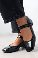Μπαλαρίνες Mary Janes λουστρίνι με σιρίτι - Μαύρο - thefashionproject.gr - BOTEGGA 22