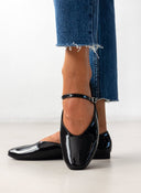 Μπαλαρίνες με λουράκι λουστρίνι - Μαύρο - thefashionproject.gr - JOIA