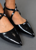 Μπαλαρίνες μυτερές με crossover λουράκια TFP - Μαύρο - thefashionproject.gr - TFP