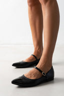 Μπαλαρίνες μυτερές με λουράκι - Μαύρο - thefashionproject.gr - ERYNN
