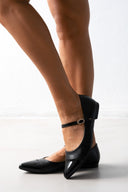 Μπαλαρίνες μυτερές με λουράκι - Μαύρο - thefashionproject.gr - ERYNN