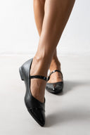 Μπαλαρίνες μυτερές με λουράκι - Μαύρο - thefashionproject.gr - ERYNN