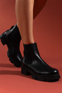 Μποτάκια chelsea με chunky σόλα PIECES 17151946 - Μαύρο - thefashionproject.gr - PIECES