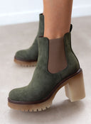 Μποτάκια chelsea suede με κρεπ τακούνι ERYNN