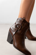 Μποτάκια cowboy με κρίκο - Καφέ - thefashionproject.gr - The Fashion Project