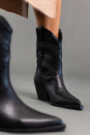 Μποτάκια cowboy με σχέδιο CORINA - Μαύρο - thefashionproject.gr - CORINA