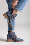 Μποτάκια suede διάτρητα Xti 143959