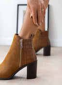 Μποτάκια suede με ανάγλυφο pattern Erynn