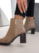 Μποτάκια suede με ανάγλυφο pattern Erynn