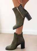 Μποτάκια suede με ανάγλυφο pattern Erynn - Χακί - thefashionproject.gr - ERYNN