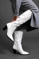 Μπότες μυτερές με χοντρό τακούνι - Λευκό - thefashionproject.gr - Ideal shoes