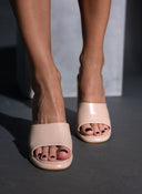 Mules ανοιχτά με φάσα - Nude - thefashionproject.gr - CM Paris