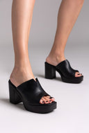 Mules δερμάτινα με φαρδιά φάσα TFP - Μαύρο - thefashionproject.gr - TFP - 23779002003