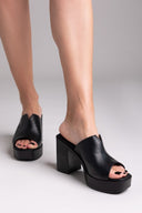 Mules δερμάτινα με φαρδιά φάσα TFP - Μαύρο - thefashionproject.gr - TFP - 23779002003