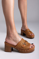 Mules δερμάτινα με ψάθα CARMELA 162334 - Κάμελ - thefashionproject.gr - CARMELA