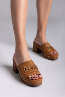 Mules δερμάτινα με ψάθα CARMELA 162334 - Κάμελ - thefashionproject.gr - CARMELA