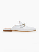 Mules φλατ με μεταλλικό διακοσμητικό TFP - Λευκό - thefashionproject.gr - TFP