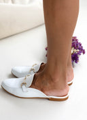 Mules φλατ με μεταλλικό διακοσμητικό TFP - Λευκό - thefashionproject.gr - TFP