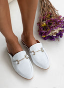 Mules φλατ με μεταλλικό διακοσμητικό TFP - Λευκό - thefashionproject.gr - TFP
