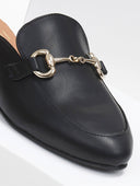 Mules φλατ με μεταλλικό διακοσμητικό TFP - Μαύρο - thefashionproject.gr - TFP
