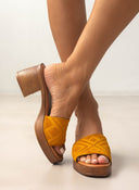 Mules καστόρινα με ανάγλυφο σχέδιο estil - Κίτρινο - thefashionproject.gr - Estil
