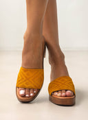 Mules καστόρινα με ανάγλυφο σχέδιο estil - Κίτρινο - thefashionproject.gr - Estil