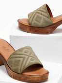 Mules καστόρινα με ανάγλυφο σχέδιο estil - Χακί - thefashionproject.gr - Estil