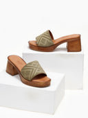 Mules καστόρινα με ανάγλυφο σχέδιο estil - Χακί - thefashionproject.gr - Estil