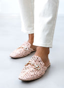 Mules κλειστά από ψάθα - Σομόν - thefashionproject.gr - ERYNN