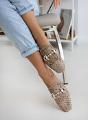 Mules κλειστά από ψάθα - Τάουπε - thefashionproject.gr - ERYNN