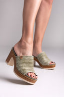 Mules με ψάθινη φάσα Refresh 172703 - Μέντα - thefashionproject.gr - Refresh