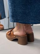 Clogs με τρουκς στη σόλα