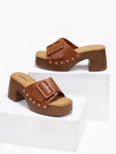 Clogs με τρουκς στη σόλα