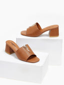 Mules με v cut μεταλλικό στοιχείο - Ταμπά - thefashionproject.gr - Stephan