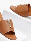 Mules με v cut μεταλλικό στοιχείο - Ταμπά - thefashionproject.gr - Stephan