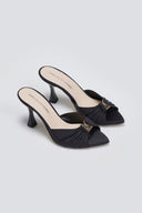 Mules σατέν με μεταλλικό διακοσμητικό TFP - Μαύρο - thefashionproject.gr - TFP