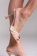 Mules σατέν με μεταλλικό διακοσμητικό TFP - Nude - thefashionproject.gr - TFP