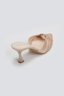 Mules σατέν με μεταλλικό διακοσμητικό TFP - Nude - thefashionproject.gr - TFP