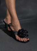 Mules σατέν με oversized λουλούδι PIECES 17146627